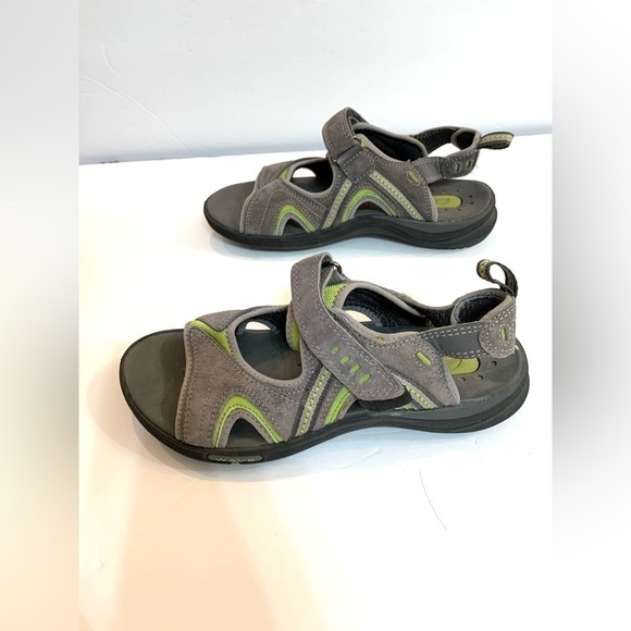 Women’s Clark’s Grey and Green Wave Sandal Leather Sz 7 - Picture 1 of 6